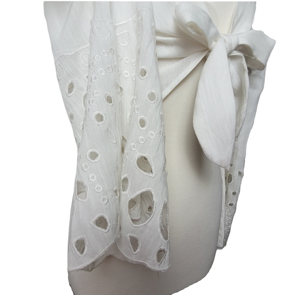 MOON RIVER Top Cropped Back Tie Knot Eyelet Detail - Picture 4 of 6